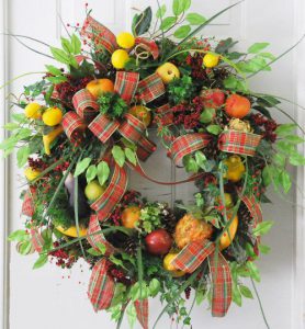 10+ Stylish Xmas Wreath Ideas for this Jolly Season- Fruity Twist