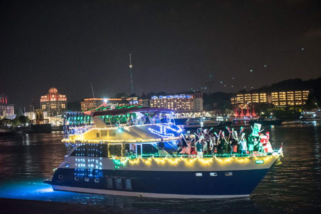 One 15 Christmas Boat Light Parade