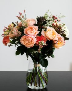 size and shape of the bouquet image