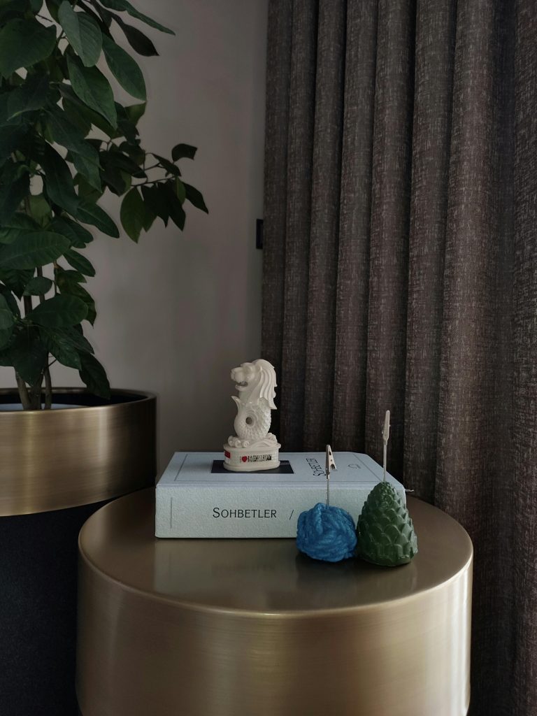 Merlion Figurines image